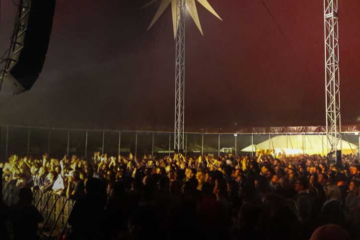 chapiteau de cirque intérieur festival 25x38